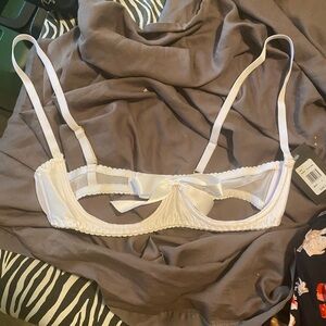 NWT Frederick’s of Hollywood White Open Cup Bra